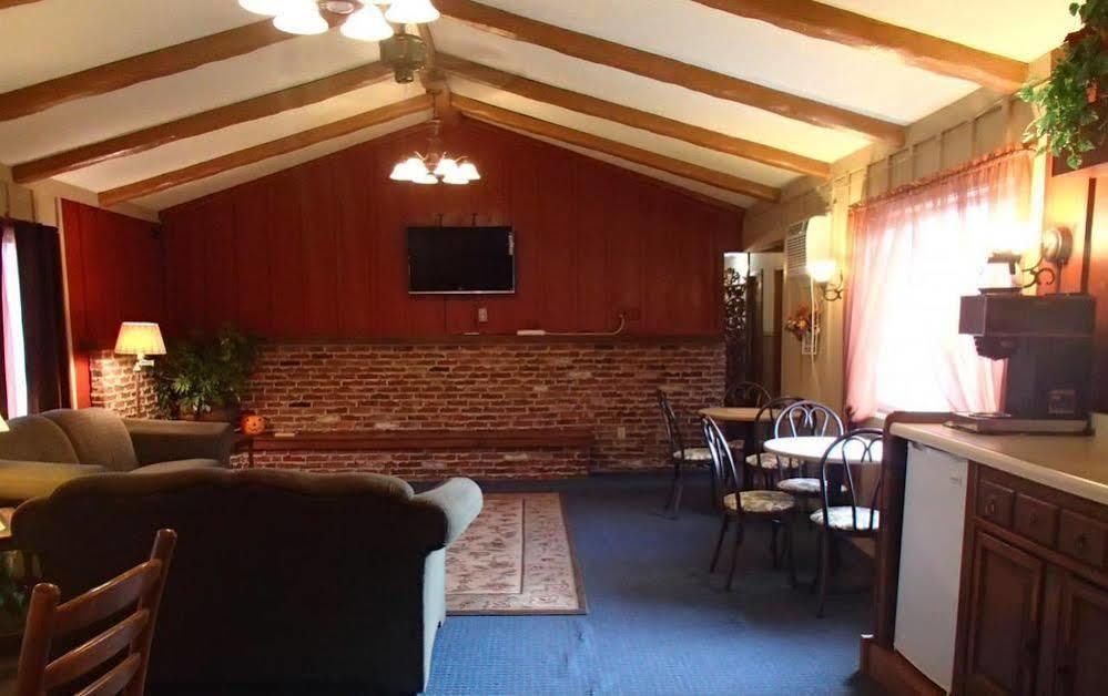 Carlin Villa Motel Carlinville Extérieur photo