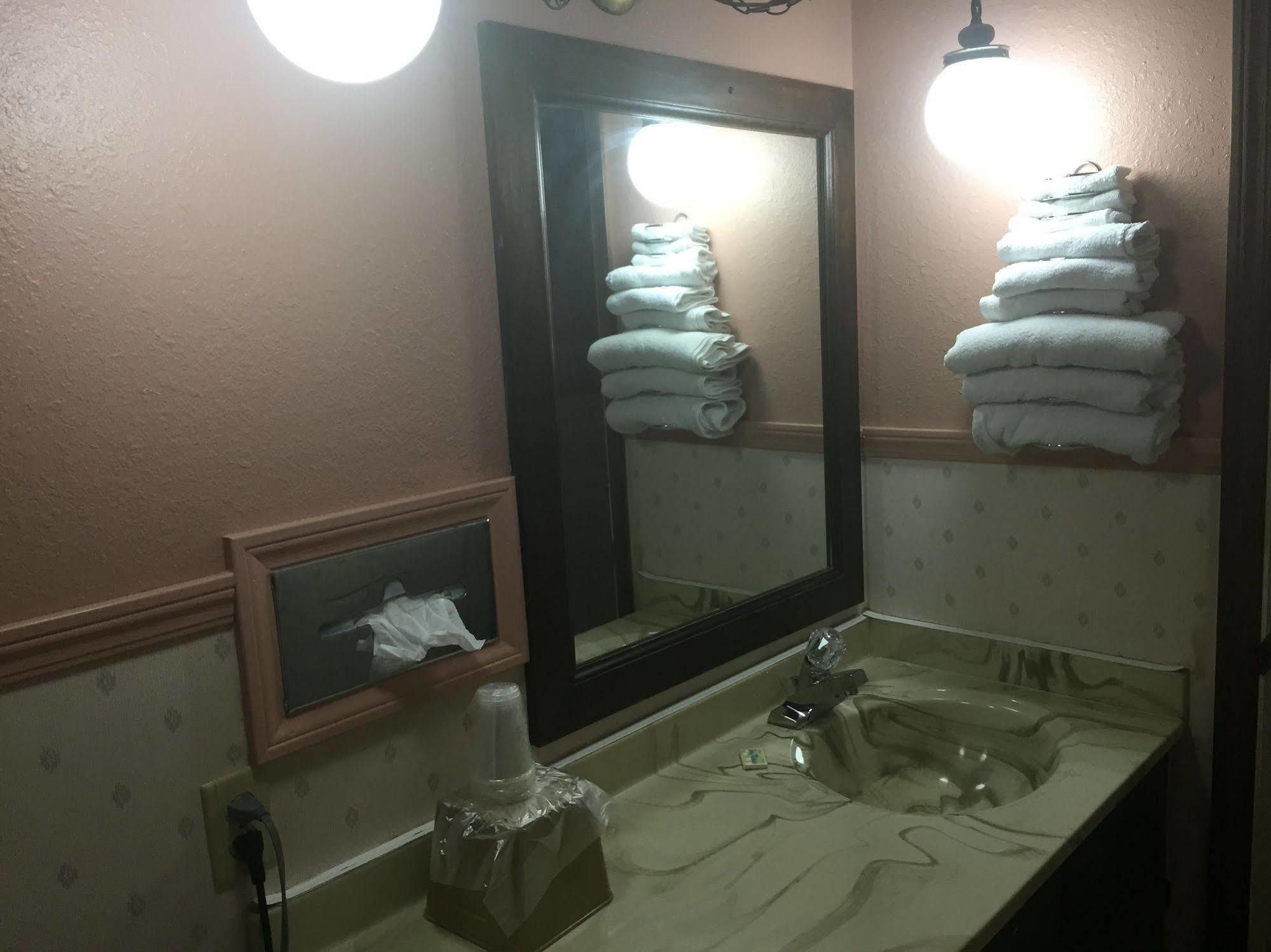 Carlin Villa Motel Carlinville Extérieur photo